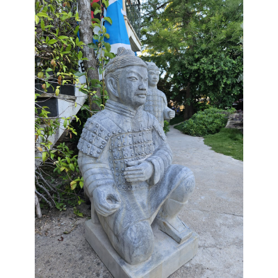 Guerreiro de Joelho 80cm (Calcário Azul) Guerreiro de Joelho 80cm (Calcário Azul)